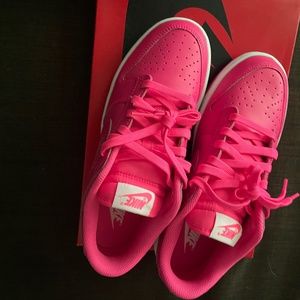 Nike low dunk women’s shoes